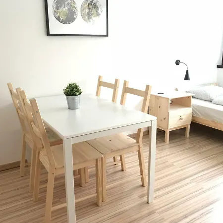 Friendly 5-bed - Center Walking Distance Апартаменты