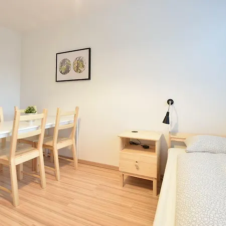 Apartment Friendly 5-bed - Center Walking Distance