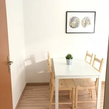 Friendly 5-bed - Center Walking Distance Apartment *